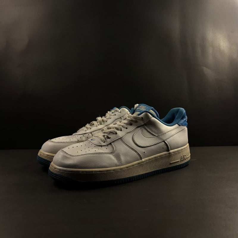 Nike Air force 1,07 low white / light bule