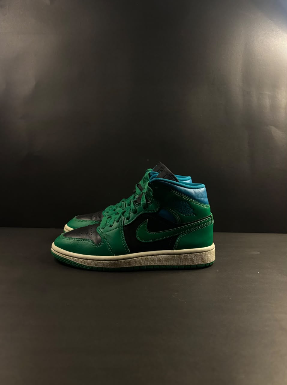 Air Jordan Mid 1