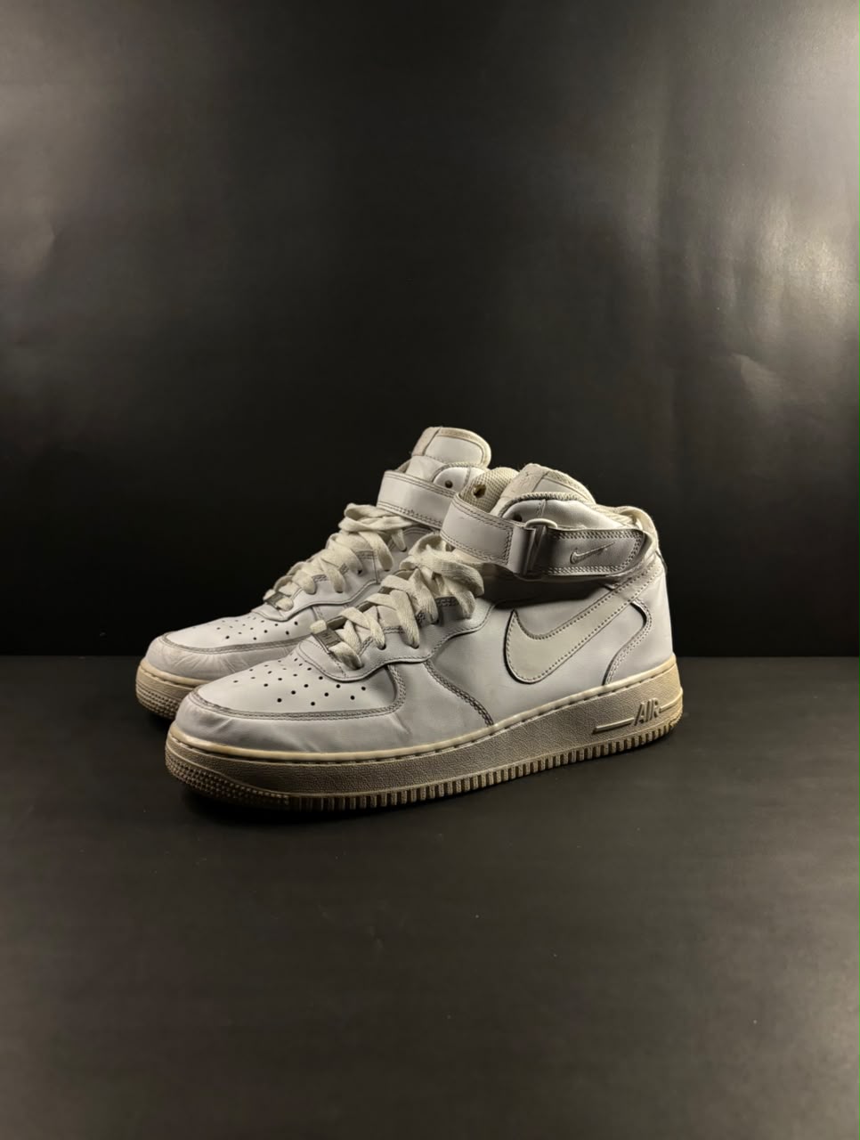 Air Jordans mid 1
