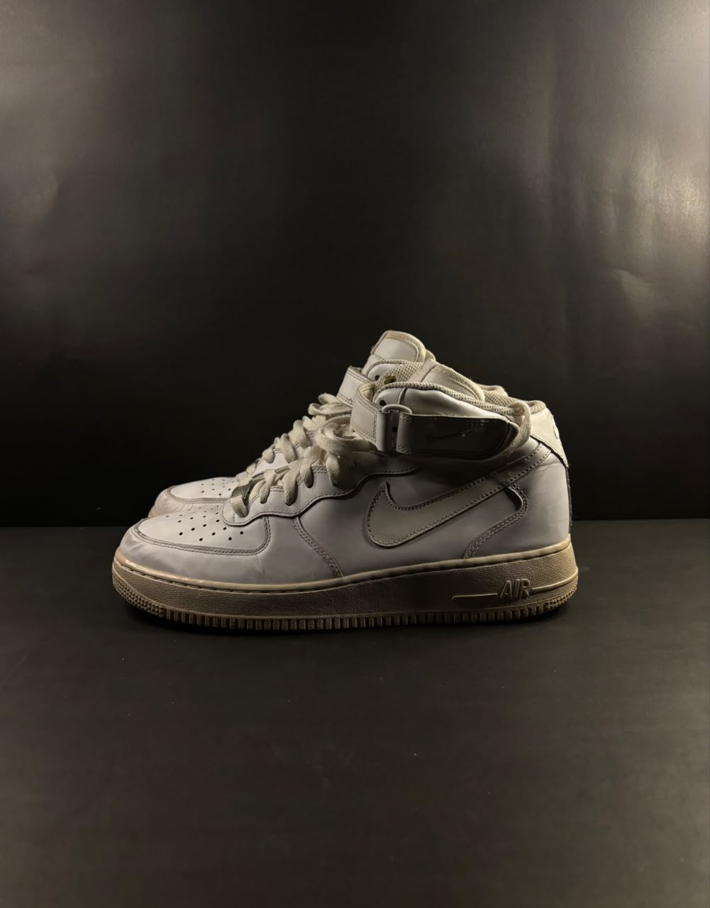 Air Jordans mid 1