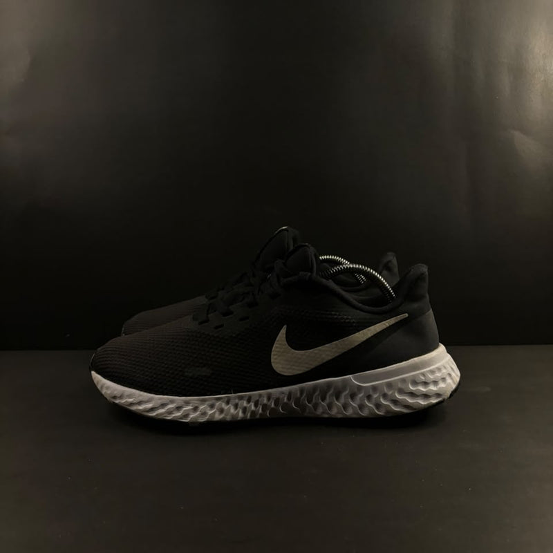 Nike Revolution